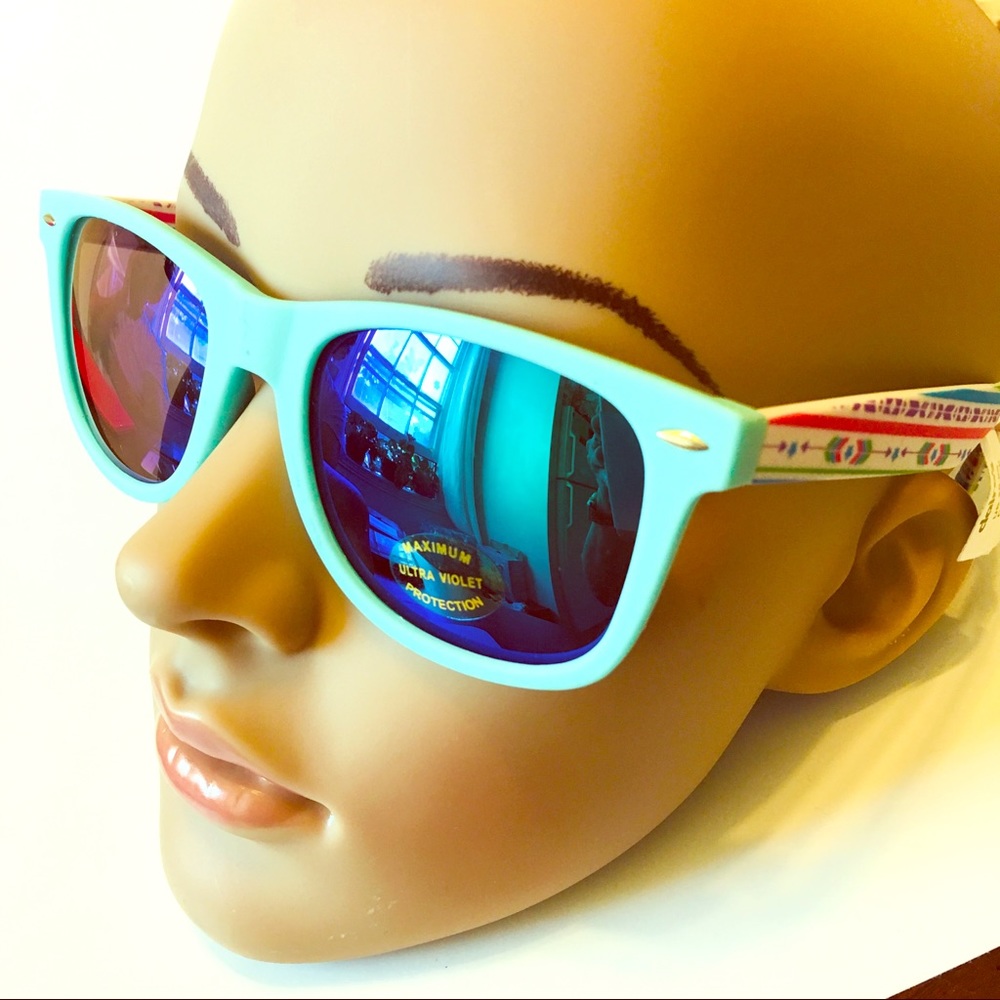 3/$15 ❤️ Retro Sunglasses